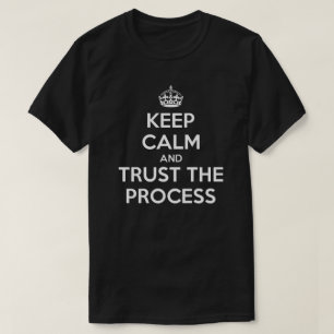 Camiseta Mantenha a confiança calma o t-shirt do processo