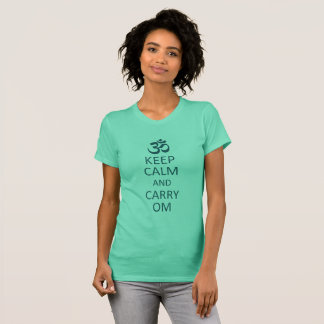 Camiseta Mantenha calmo e o carregar OM