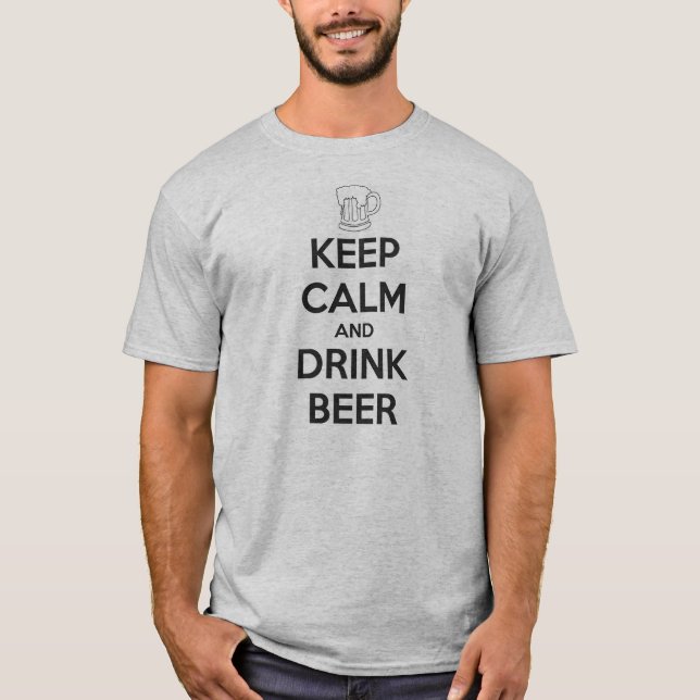 Camiseta Mantenha cerveja calma e da bebida (Frente)