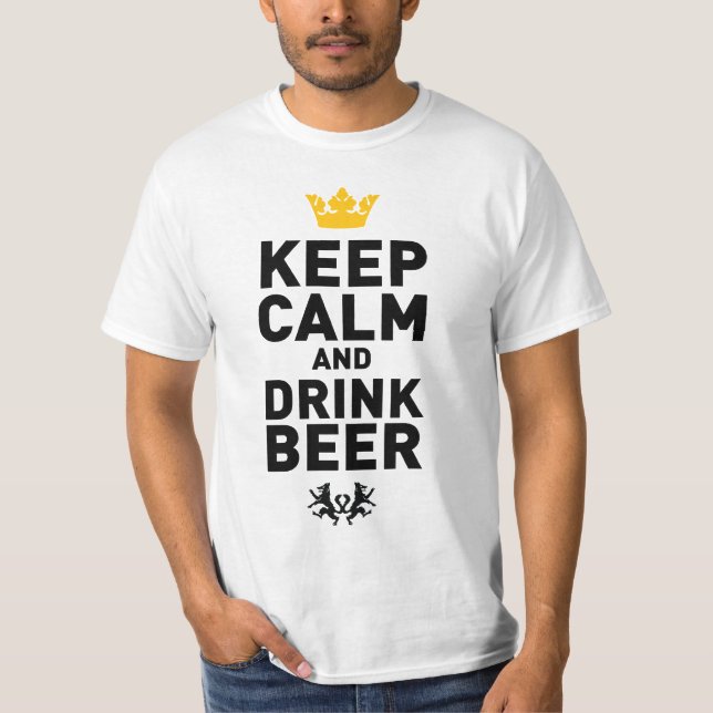 Camiseta Mantenha cerveja calma e da bebida (Frente)