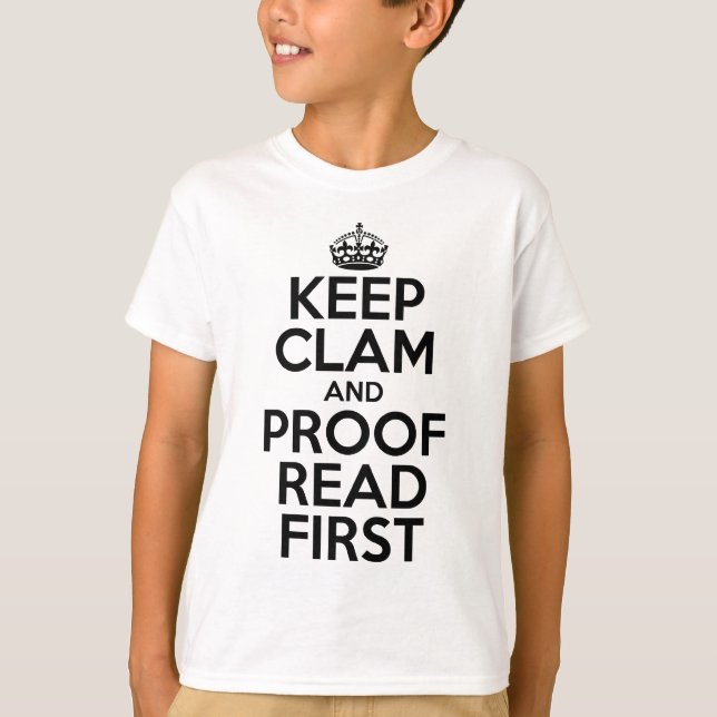 Camiseta Mantenha Clam e Proofread com T-Shirt e chapéu (Frente)