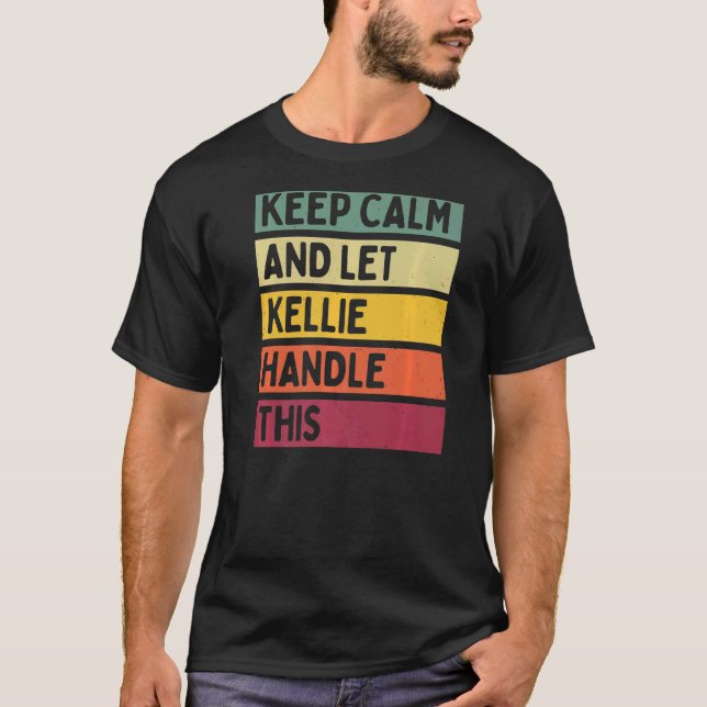 Camiseta Mantenha-Se Calmo E Deixe A Kellie Lidar Com Este  (Frente)