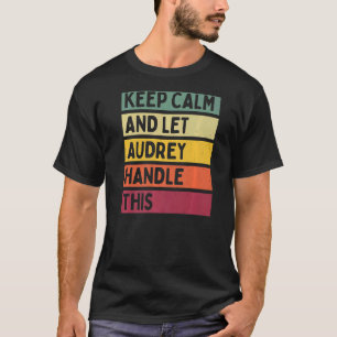 Camiseta Mantenha-Se Calmo E Deixe Audrey Lidar Com Este Re