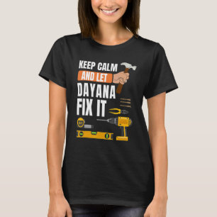Camiseta Mantenha-Se Calmo E Deixe Dayana Consertar A Const