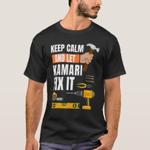 Camiseta Mantenha-Se Calmo E Deixe O Kamari Consertá-Lo.