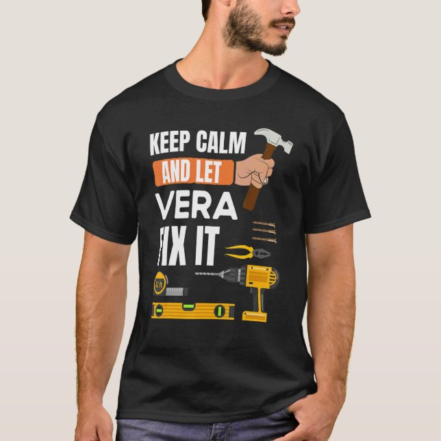 Camiseta Mantenha-Se Calmo E Deixe Vera Consertar A Constru (Frente)