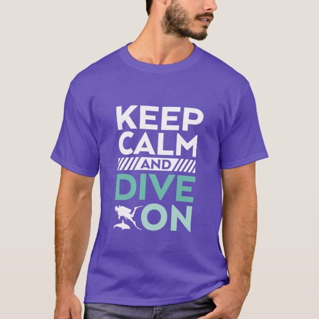 Camiseta Mantenha-se calmo e mergulhe em T-shirt Scuba Dive (Frente)
