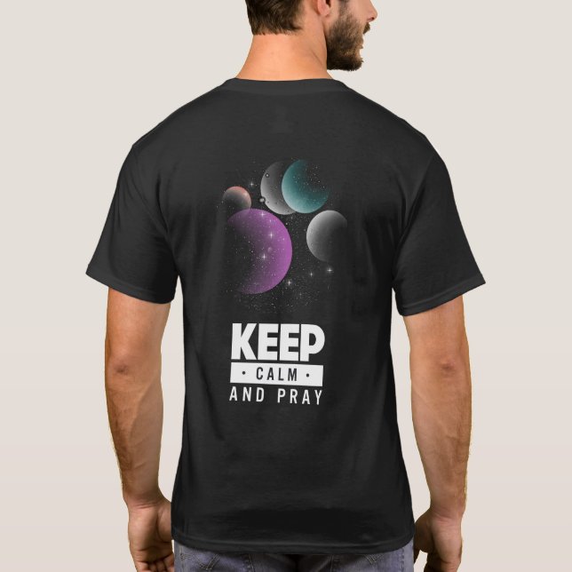 Camiseta mantenha-se calmo e reze (Verso)