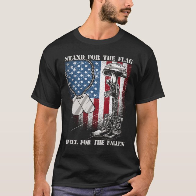 CAMISETA MANTENHA-SE PARA A MALA DE BANDEIRA PARA O FALLEN. (Frente)
