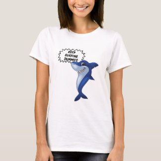 Camiseta Mantenha-se surfando | Ditos De Tubarão Cute