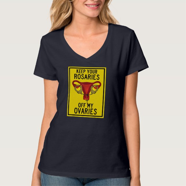 Camiseta Mantenha Suas Rosários Fora De Minha Feminista Fun (Frente)