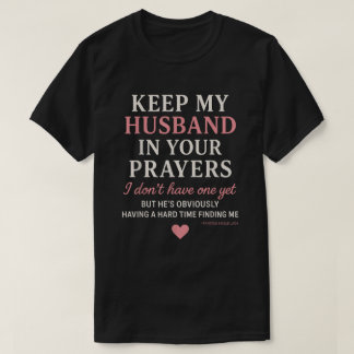 Camiseta Mantenham Meu Marido em Suas Orações Eu Não Tenho 