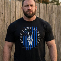 Camiseta Mão de Esqueleto com Bandeira dos EUA e L