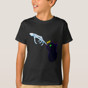 Camiseta Mão de Esqueleto Cutucando o Nariz de um Gato - As