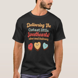 Camiseta Mão de obra e fornecimento Enfermeiro Groovy Dia d