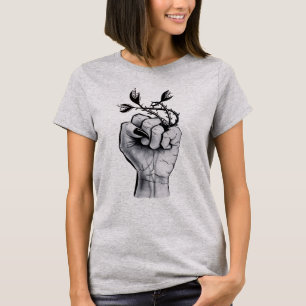 Camiseta Mão De Testemunha Com Unhas Pretas E Monstros