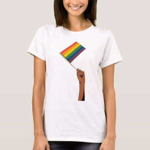 Camiseta Mão segurando a bandeira do Orgulho