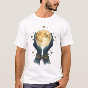 Camiseta Mãos Celestiais Segurando a Lua – Espiritual Boho