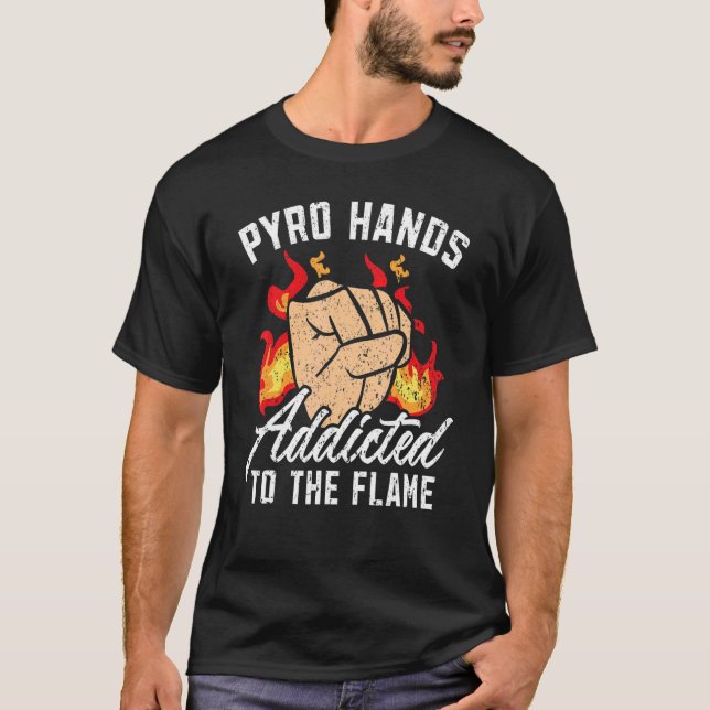 Camiseta Mãos De Pyro Viciadas Na Lâmpada De Fogo (Frente)