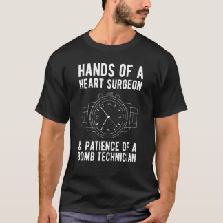 Camiseta Mãos de um Cirurgião Cardíaco Horólogo 1
