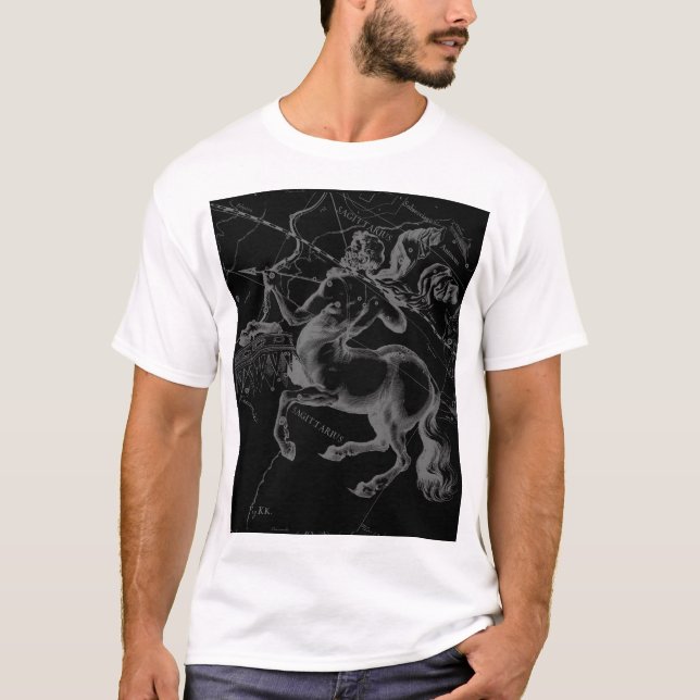 Camiseta Mapa da Constelação de Sagitário por Hevelius em P (Frente)