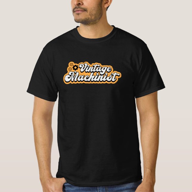 Camiseta Máquina Mecânica CNC Machinist - Ideia Retroativa  (Frente)