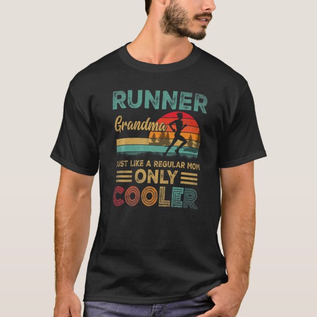Camiseta Maratona da vovó corria Corrida da mãe (Frente)