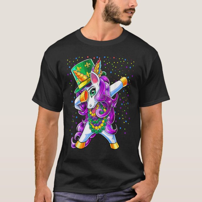 Camiseta Mardi Gras Dabbing Unicorn Jester Hat Bead Costume (Frente)