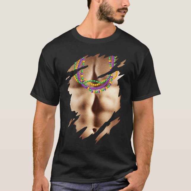 Camiseta Mardi Gras Fat Terça-feira Homem Bare Chest com Mi (Frente)