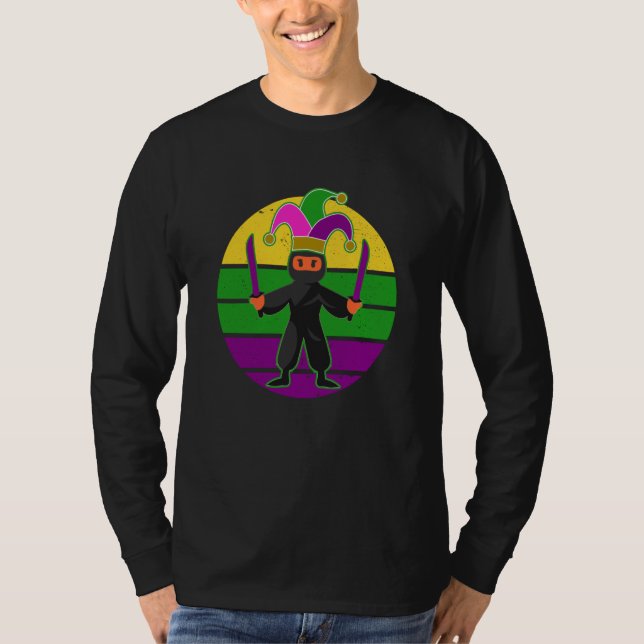 Camiseta Mardi Gras Ninja Holding Swords Mardi Gras 2023 (Frente)