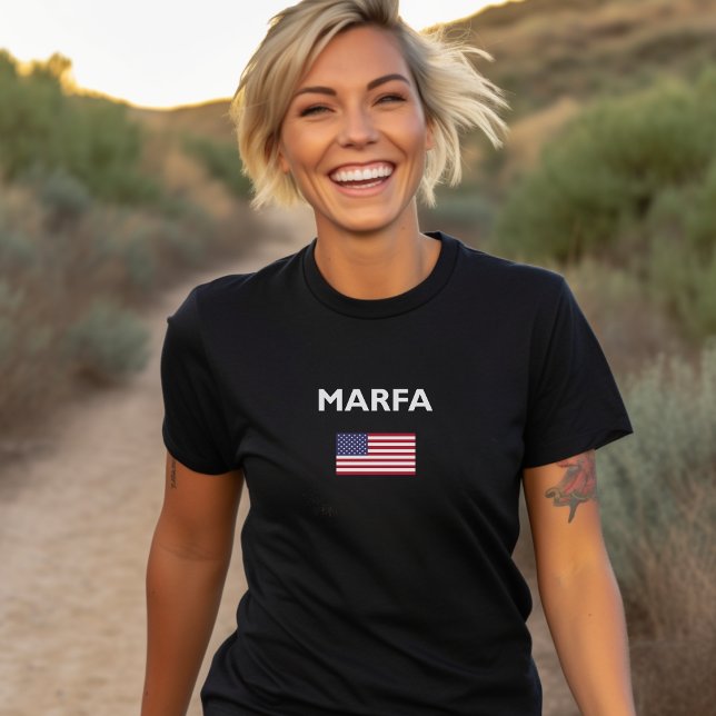 Camiseta Marfa Texas EUA American Flag Dark Color (Criador carregado)
