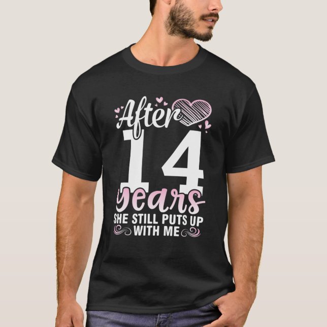 Camiseta Marido Depois De 14 Anos De Mulher Casado Ela Aind (Frente)
