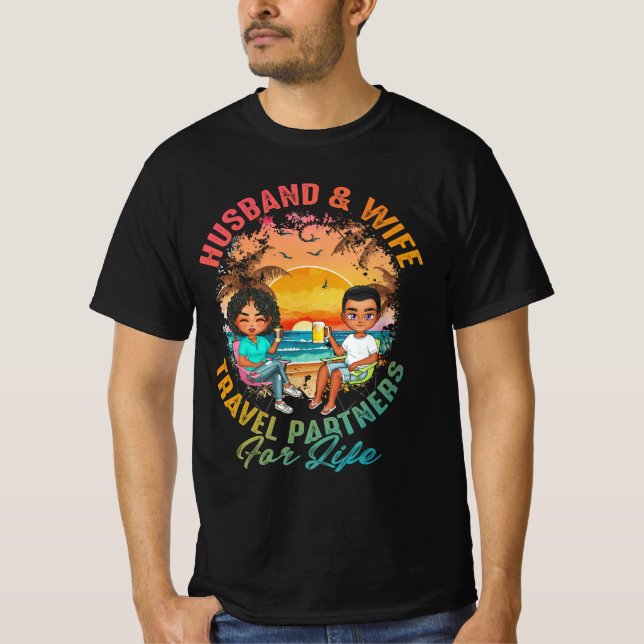 Camiseta Marido E Parceiros De Viagem De Esposa Para Life B (Frente)