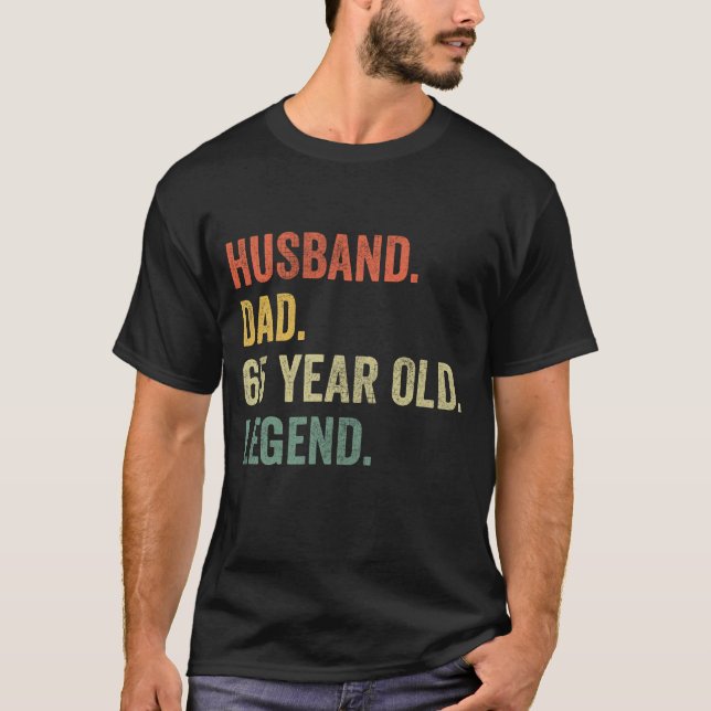 Camiseta Marido Padre Avô Legend 65º Mais velho Cidadão (Frente)