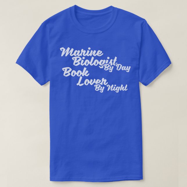 Camiseta Marine Biologist by day book lover at night  (Frente do Design)