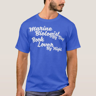 Camiseta Marine Biologist by day book lover at night 