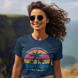 Camiseta Marinho azul- de praia personalizável<br><div class="desc">Esta camiseta feminina giratória da palmeira tropical é perfeita para uma viagem de praia de verão com seus amigos universitários ou um navio de cruzeiro divertido tirando férias com a família. Personalize um conjunto de t-shirts personalizadas para o seu grupo que se desloque à costa ou a uma reunião familiar...</div>