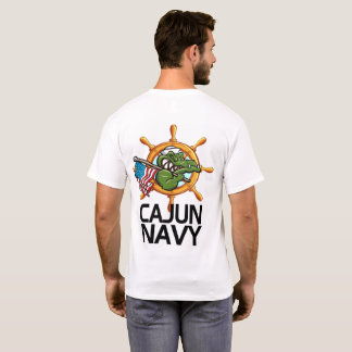 Camiseta Marinho Cajun no bolso frontal e traseiro