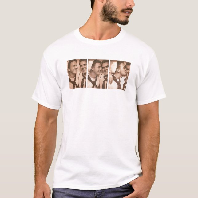 Camiseta Marinho DADT do beijo dos marinheiros dos homem (Frente)