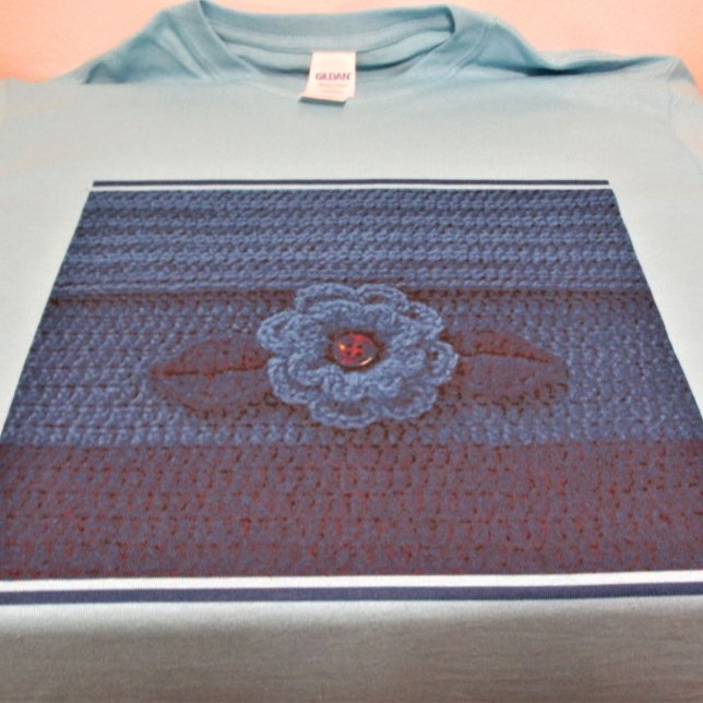 Camiseta Marinho Real da Flor Azul Profunda Artisan Crochet (Criador carregado)