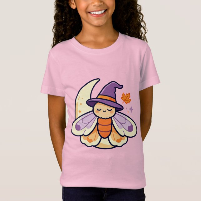Camiseta Mariposa Bruxa com Chapéu Roxo e Lua Crescente (Frente)