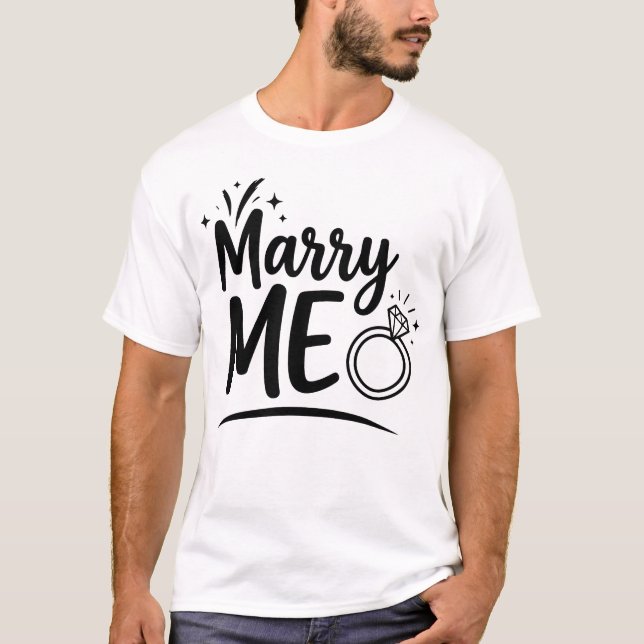 Camiseta Marry ME Engagement Proposal Romantic Bold Wedding (Frente)