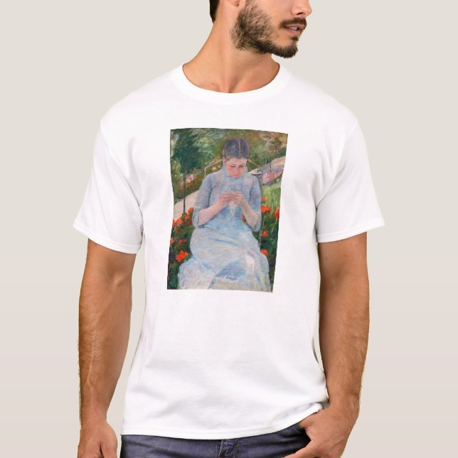 Camiseta Mary Cassatt - Garota costurando um jardim (Frente)