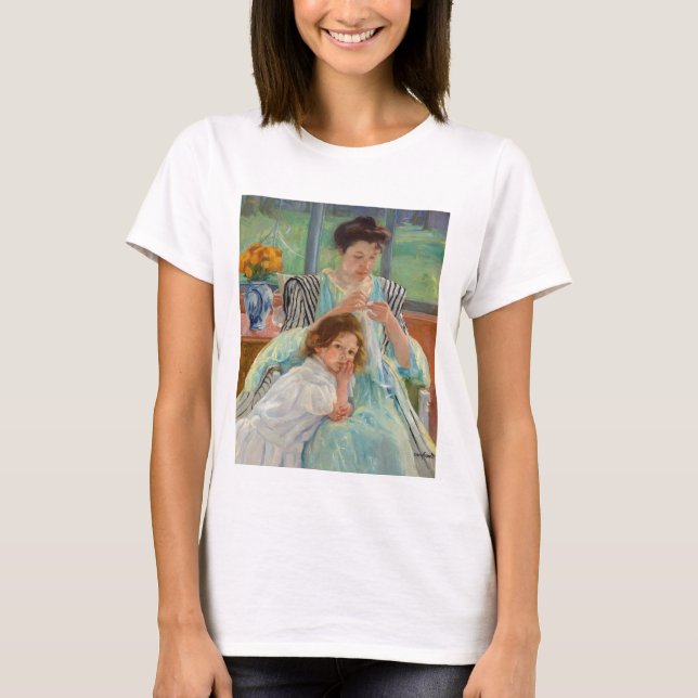 Camiseta Mary Cassatt - Jovem Mãe costurando (Frente)