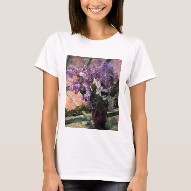 Camiseta Mary Cassatt - Lilases em uma janela (Frente)