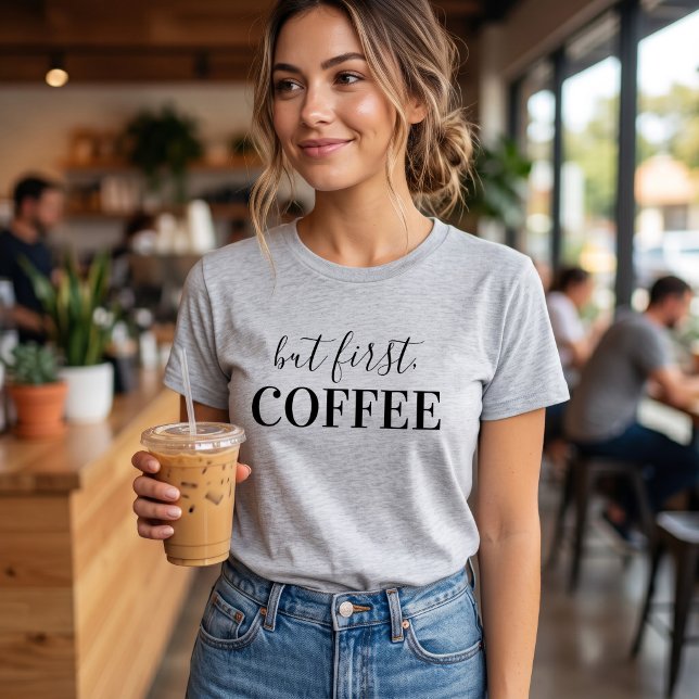 Camiseta Mas Primeiro Café (Criador carregado)