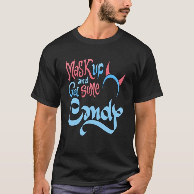 Camiseta Máscara e Obtém Doces Piada de Halloween (Frente)