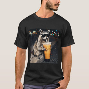 Camiseta Mascote de Guaxinim Engraçado Bebendo Café Gelado