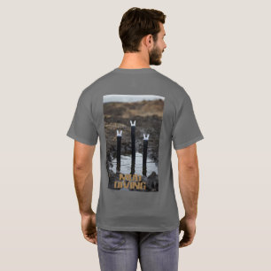 Camiseta masculina cinza mergulho na lama costas