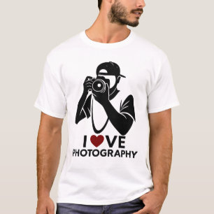 Camiseta masculina com design de coração vermelho